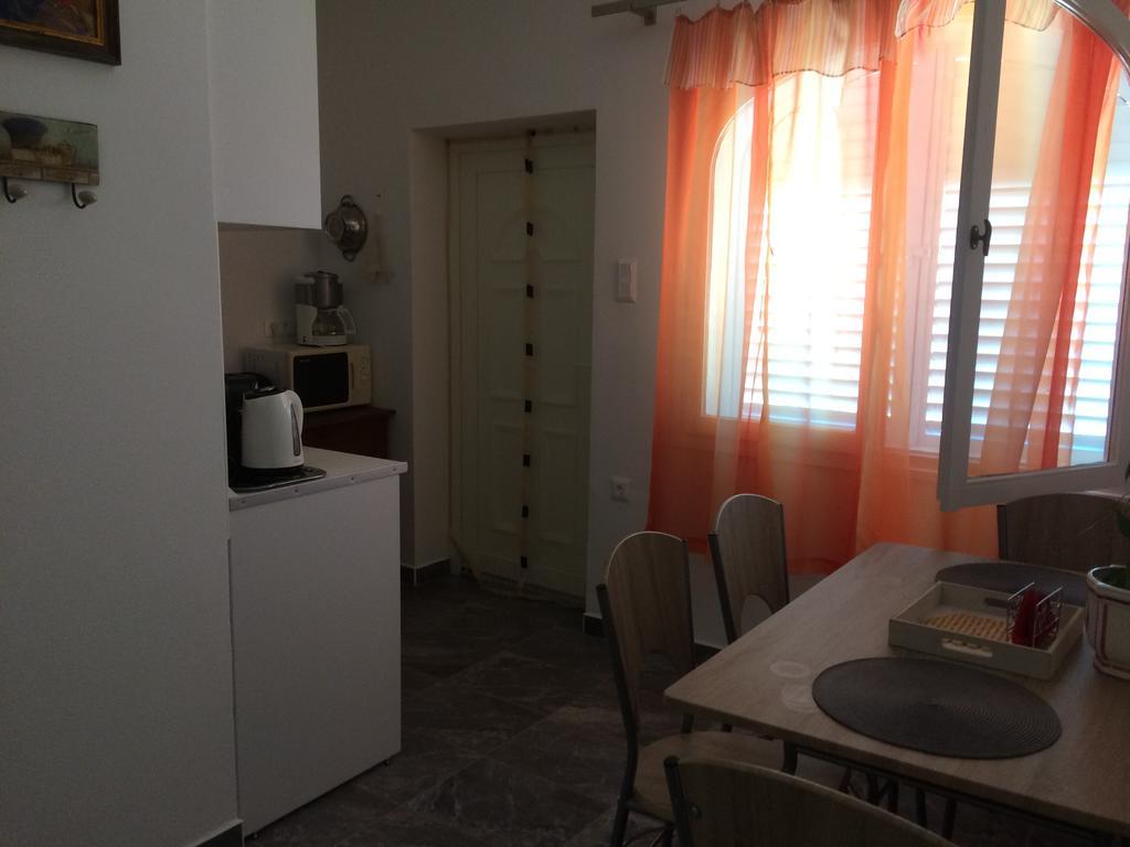 Bella Badacsony Apartmanhaz Apartment Badacsonytomaj Ngoại thất bức ảnh